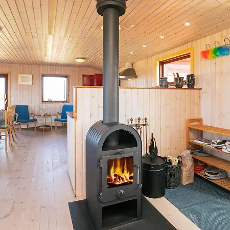 펜션 Three-bedroom In Lokken 31